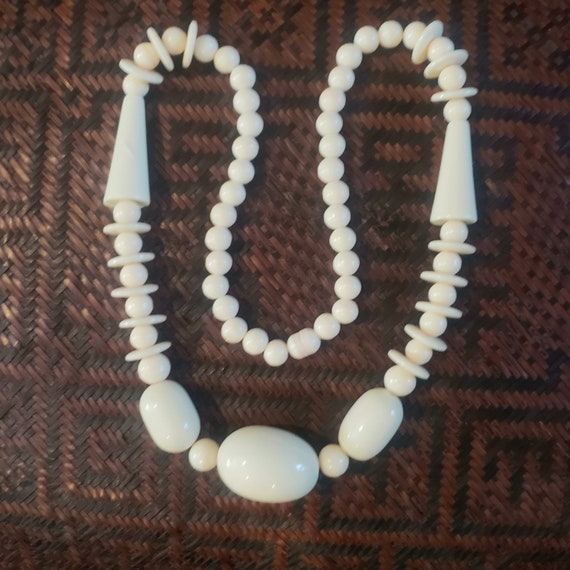 PLASTIC FANTASTIC Cream Beaded Necklace - image 5