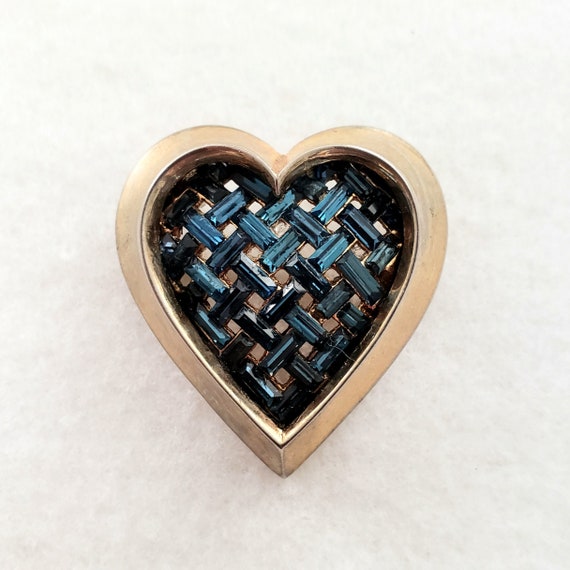 TRIFARI HEART Pin - Trifari Sapphire Baguette Latt