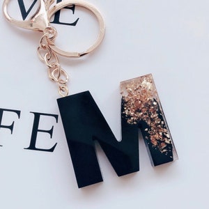 Chaveiro de resina inicial com nome, bolsa de carta de carro, pingente personalizado, folha de ouro preto, artesanato na Alemanha