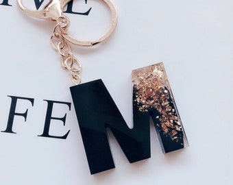 Llavero inicial de resina con nombre, colgante para bolso con letras para coche, artesanía personalizada en hoja de oro negro en Alemania