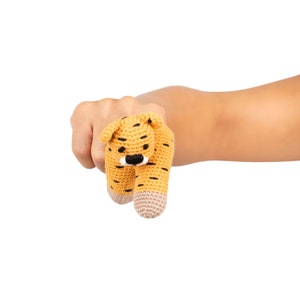 Hand Knitted Cheetah Lion Puppet in Organic Cotton | Puppets for Kids