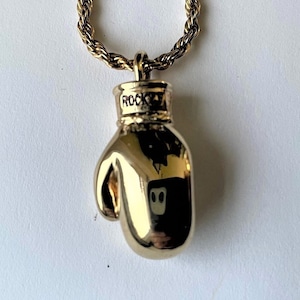 Rocky glove necklace top