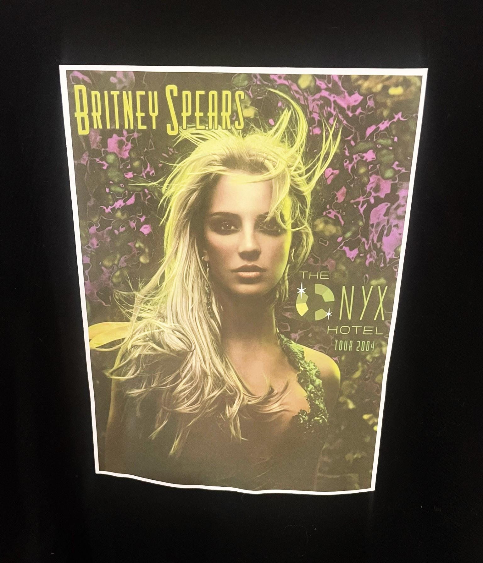 Britney Spears Vintage ONYX Hotel Tour 2004 Tshirt Size Large (new