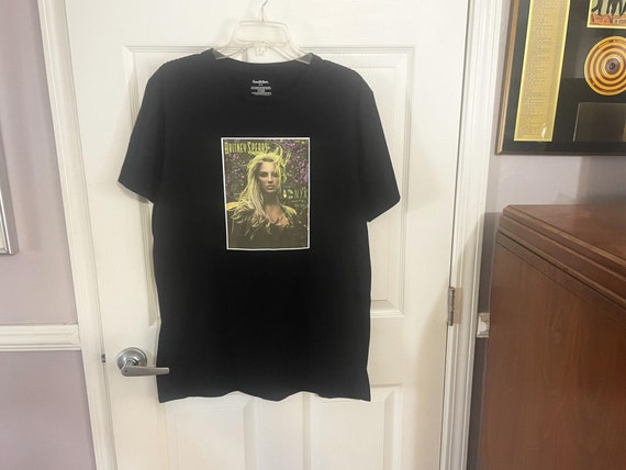 Britney Spears Vintage ONYX Hotel Tour 2004 Tshirt Size Large (new