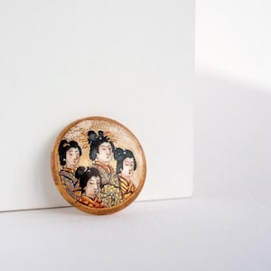 Meiji Period Satsuma Button with Geisha Ladies