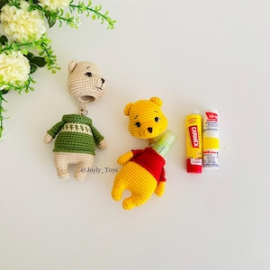 クマのリップクリームホルダーのかぎ針編みパターン、プーさんのクマの吸入器ケース PDF デジタルダウンロード