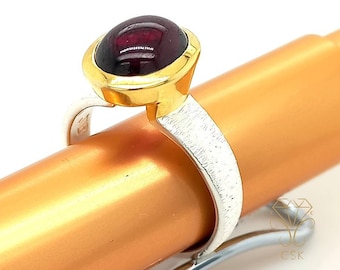 Granatring - Röd ädelstensring - Solitärring - Stapelring - Guldring med tvåfärgad silver- och guldrubinröd sten - 18 karat guld