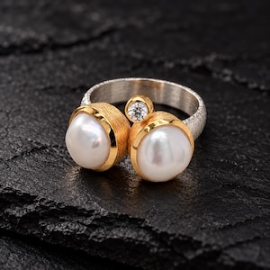 Perlen Mehrstein Unikat Ring I Statement Ring Bicolor I weiße Perlen Moissanit I Goldring 925 Silber I 3 Edelsteine I Gr. 58