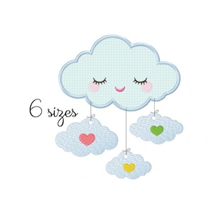 Könnte beinhalten: Eine blaue Wolke mit einem lächelnden Gesicht und geschlossenen Augen, an der drei kleinere Wolken hängen. Jede kleinere Wolke hat ein Herz in einer anderen Farbe: rot, grün und gelb.