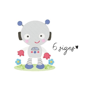 Pode incluir: Um robô cinza com antenas azuis, braços vermelhos e pernas listradas em preto e branco está em um campo de flores. O robô tem um rosto amigável com olhos pretos e um rubor rosado. O texto "6 tamanhos" está escrito em itálico preto ao lado do robô.