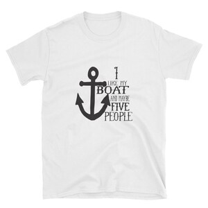 I Like My Boat and Maybe 5 People Gildan Short-Sleeve Unisex T-Shirt