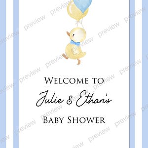 Puede incluir: Un letrero de baby shower con un pato amarillo sosteniendo globos. El letrero dice "Bienvenida a la Baby Shower de Julie & Ethan" sobre un fondo blanco con rayas azules y blancas.