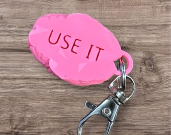 Realistyczny brelok w kształcie mózgu z napisem „Use it” – akcesorium w kształcie mózgu, drukowane w technologii 3D