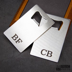 Abridor de botellas personalizado de tamaño billetera / Abridor de botellas de metal / Abridor de botellas de cerveza grabado / Regalo para padrinos de boda / Regalo para el día del padre / Regalo para él