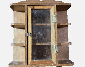 Armoire à bibelots vintage miniature en bois et pieds en verre avec 3 étagères 20 x 20 x 2 cm