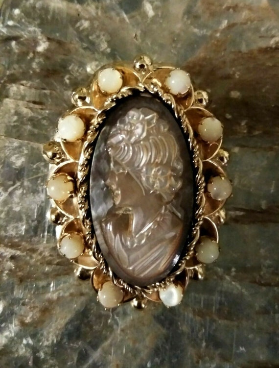 RARE Antique Vintage Mother Of Pearl Cameo Brooch… - image 5