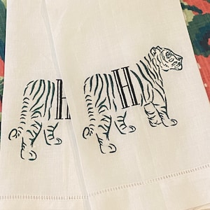 刺繍入りシノワズリ タイガー リネン ハンドタオル | ホステスギフト | 新築祝いギフト | 結婚祝いギフト | バーカート |