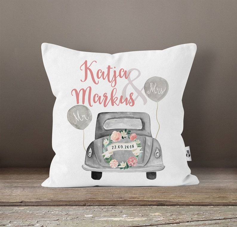 personalisierbares Kissen zur Hochzeit, Hochzeitskissen Auto Hochzeitsgeschenk Geldgeschenk Kissenhülle mit Schleife Moonworks® Bild 4