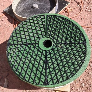 Lattice mesh reinforcement for DIY concrete weight plates