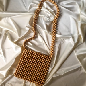 Holzperlen Tasche quadratisch beige Bambus handgefertigte Geldbörse Boho Frauen Umhängetasche langer Riemen / Sommerperlentasche