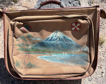 Antique WWII US Navy Sailor’s Suitcase Painted His ID and Mt Fuji Japan