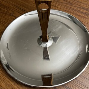 1960&#39;s Mod Chrome Large Round Plate Server With Walnut Handle MCM