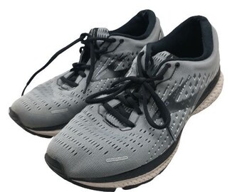 brooks white sneakers