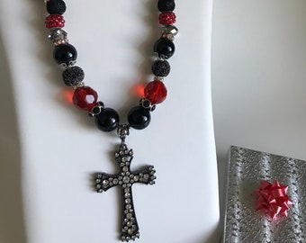 Kristet halsband med glaspärlor
