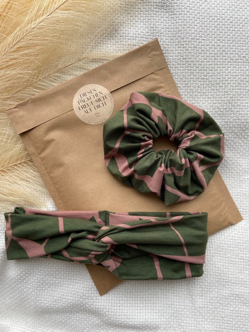 Nouélina knotted hairband, urban graphics old pink/green, can be worn with a knot or in a turban look, wide or narrow Nouélina & Scrunchie