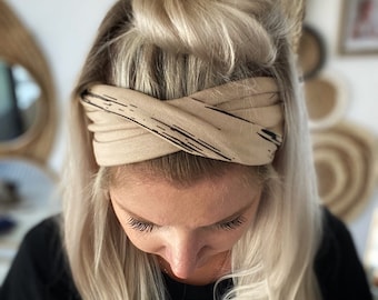 Nouélina Knotenhaarband, black Lines beige mit schwarzen Linien, Knoten oder im Turbanlook tragbar, breit oder schmal mit Scrunchie