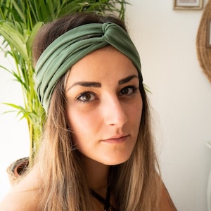 Nouélina Knotenhaarband aus weichem dünnen Stoff in moosgrün mit Knoten oder ohne im Turbanlook tragbar Bild 7