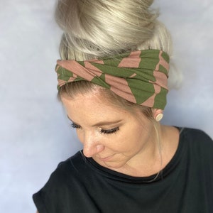 Nouélina knotted hairband, urban graphics old pink/green, can be worn with a knot or in a turban look, wide or narrow image 4