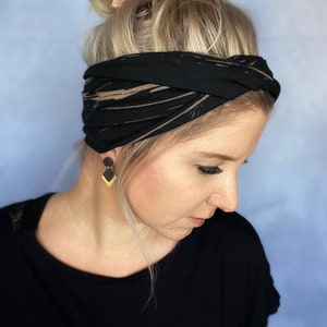 Nouélina knot hairband black Lines black with beige lines with knots or in a turban look, wearable wide or narrow image 5