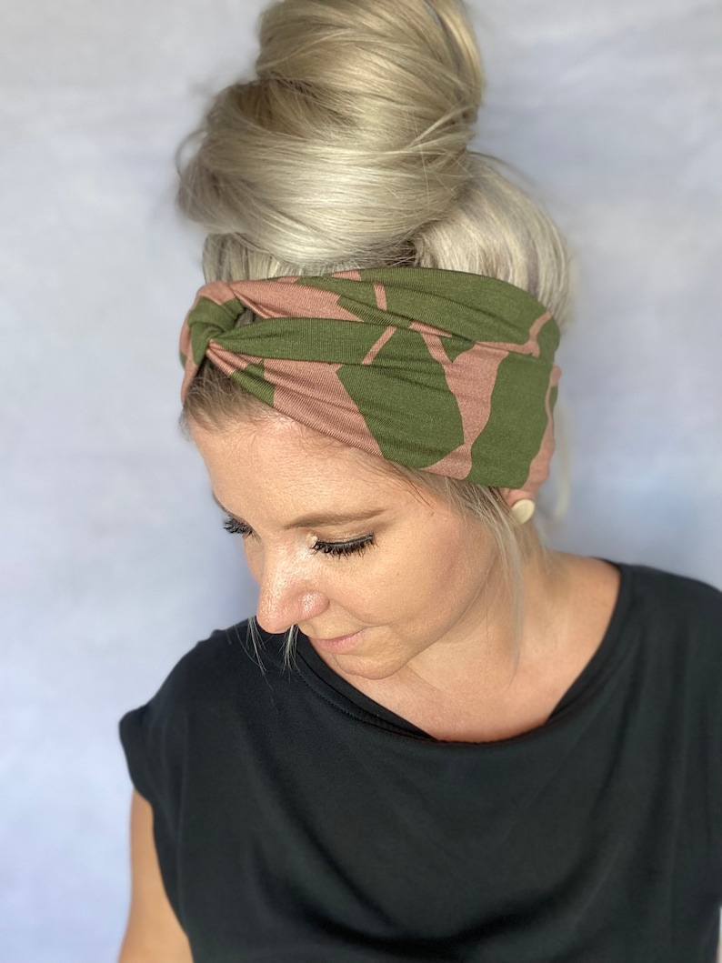 Nouélina knotted hairband, urban graphics old pink/green, can be worn with a knot or in a turban look, wide or narrow image 9