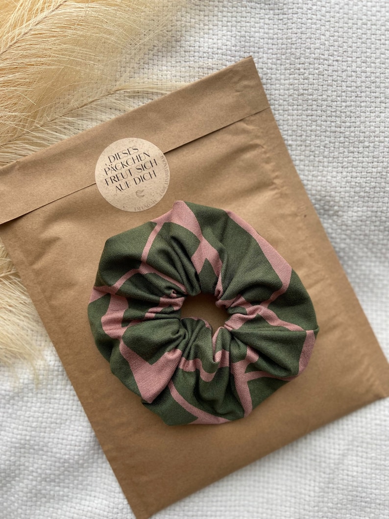 Nouélina knotted hairband, urban graphics old pink/green, can be worn with a knot or in a turban look, wide or narrow Scrunchie
