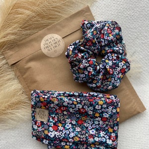 Haarband zum selber binden mit passendem Scrunchie, dunkelblau mit bunten Blumen aus dünner angenehmer Viskose Haarband + Scrunchie