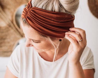 Bandeau froncé, doux et brillant, se porte large ou étroit Marron noisette