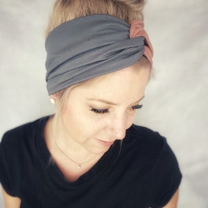 Knotenhaarband Nouélina altrosa und grau, zwei Styles in einem, weich und glänzend, dunkelgrau, mit knoten oder im Turbanlook tragbar Bild 4