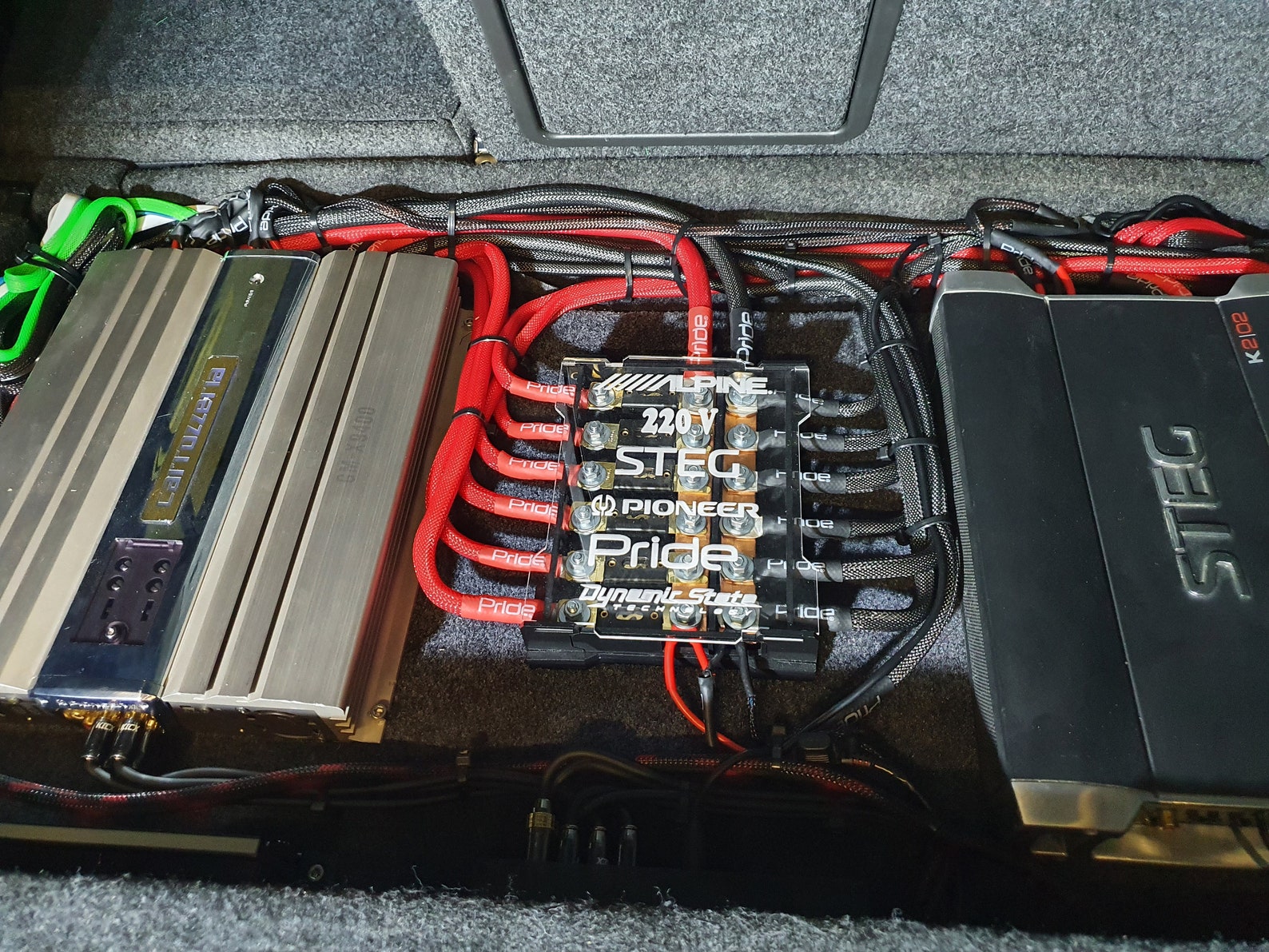 1 In 5 Ways Out Way Power Distribution Block 2/4/8 Gauge 0/2/4 Gauge