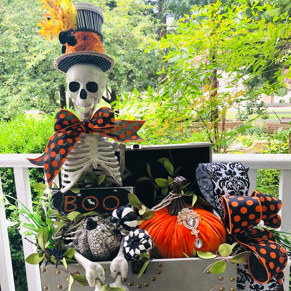 Skeleton, Skeleton Centerpiece, Halloween Centerpiece, Skeleton Decor, Halloween Decor, Skeleton Wreath, Farmhouse Decor, Fall Centerpiece