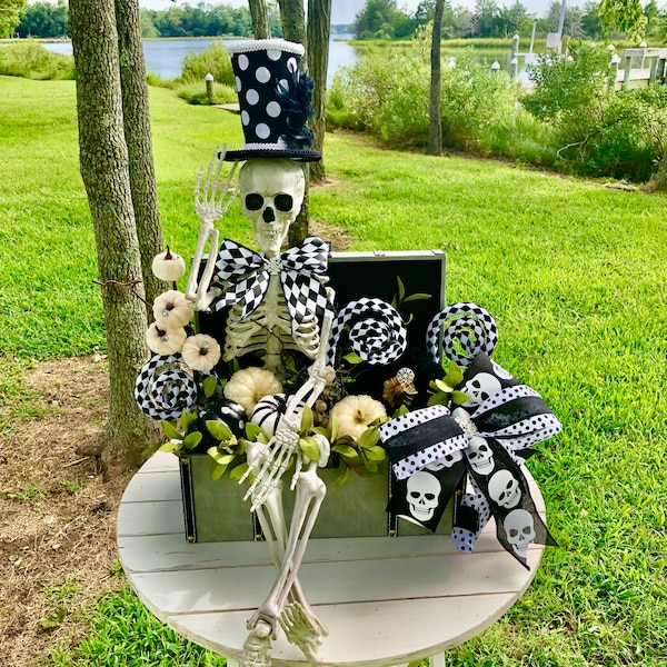 Skeleton, Skeleton Centerpiece, Halloween, Halloween Centerpiece, Skeleton Decor, Halloween Decor, Farmhouse Centerpiece, Farmhouse Decor