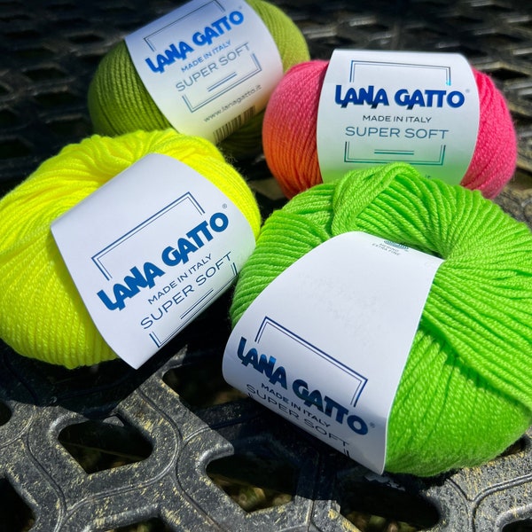 SUPER Soft 100% Wool Knitting Yarn, Italian Yarn, Great for Machine  and Hand Knitting, 50g, Custom Knit Also Available