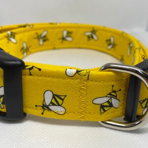 Snazzy yellow bee dog collar