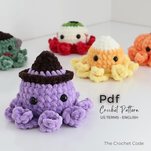 Puede incluir: Cinco juguetes de pulpo de peluche tejidos a ganchillo en varios colores, incluyendo verde, blanco con rojo, naranja, amarillo y morado con un sombrero marr&oacute;n. El texto dice: Pdf Crochet Pattern US TERMS - ENGLISH The Crochet Code.