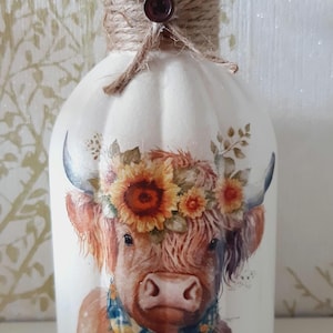 Highland cow reed diffuser bottle, cow design vase, highland cow gift, cow present.