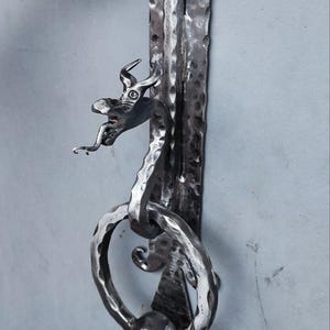 Aldaba de dragón forjada a mano – Estilo medieval de hierro forjado