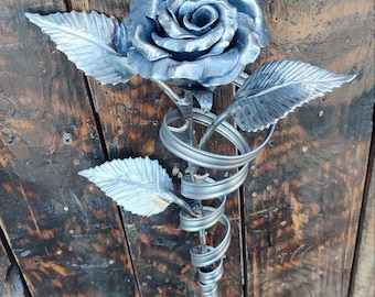 手作りの鍛造バラ、鉄のバラ、金属製のバラ、鍛造鉄のバラ、スチールの