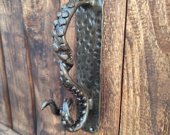 Tirador de puerta de hierro forjado con forma de tentáculo de pulpo forjado a mano / Tirador de puerta corrediza / Decoración gótica náutica