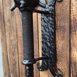 Tirador de puerta con forma de maza medieval – Tirador de acero forjado a mano, herrajes vikingos para puertas, tirador rústico gótico, decoración fantástica para el hogar, regalo único