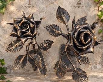 Escultura de rosa de acero forjado a mano, flor de metal gótica rústica, recuerdo conmemorativo.